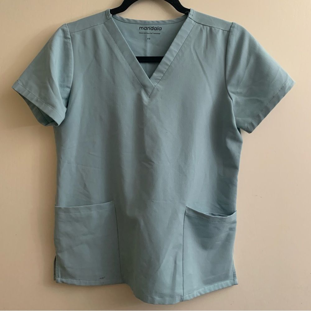 Mandala sterling blue scrubs top XS *ink stain pocket. check website for color